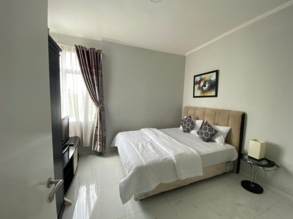 sewa Crown Court cikarang