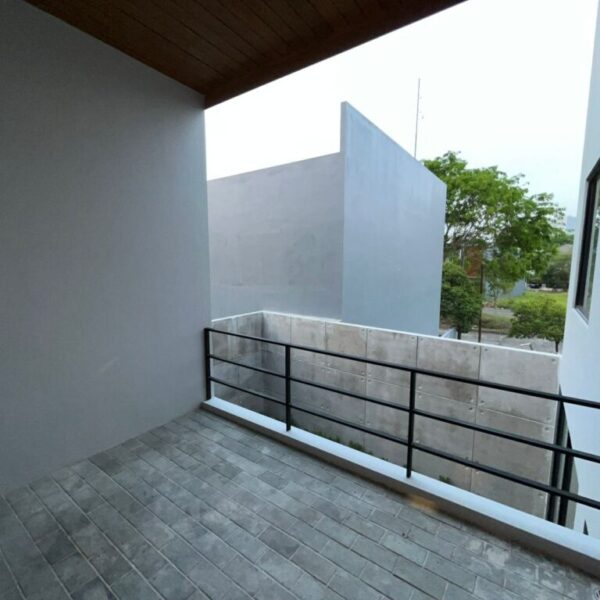 Rumah Mewah dan Luas di Lippo Cikarang, Dekat Fasilitas Umum – Harga 2,5 M